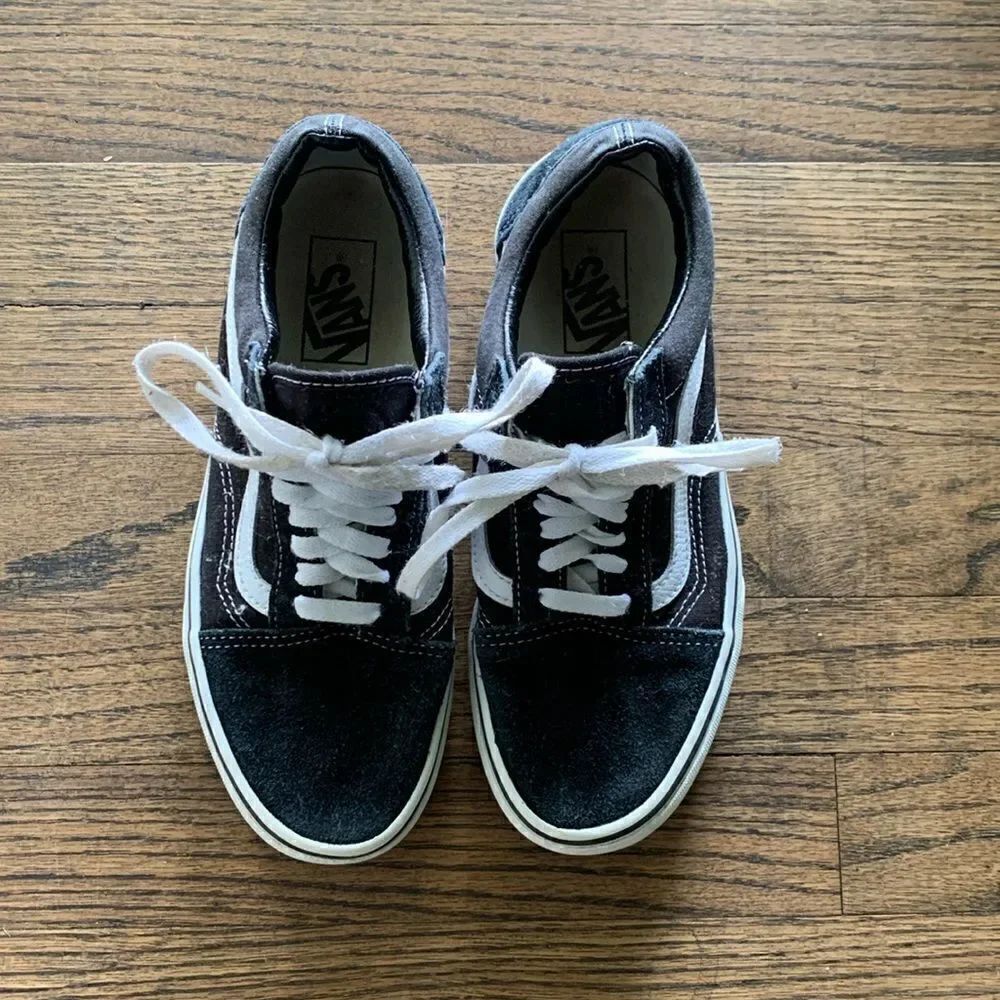 Vans black suede lace up sneakersโwith white stripe skater styleโsneakers